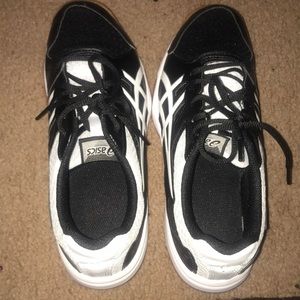 Volleyball shoes